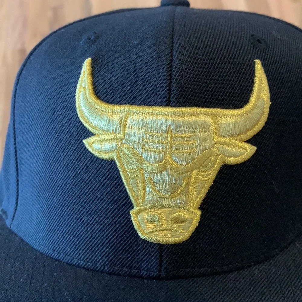 Brand new, Mitchell & Ness Chicago Bulls hat - Picture 4 of 4